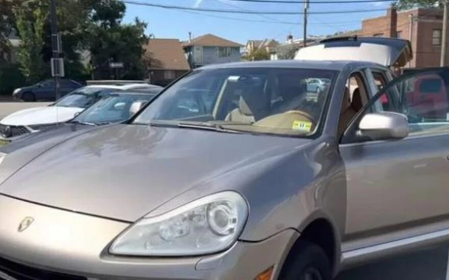 ABD’ye yerleşen ünlü oyuncu lüks aracını tanıttı! “Umarım linç yemem”