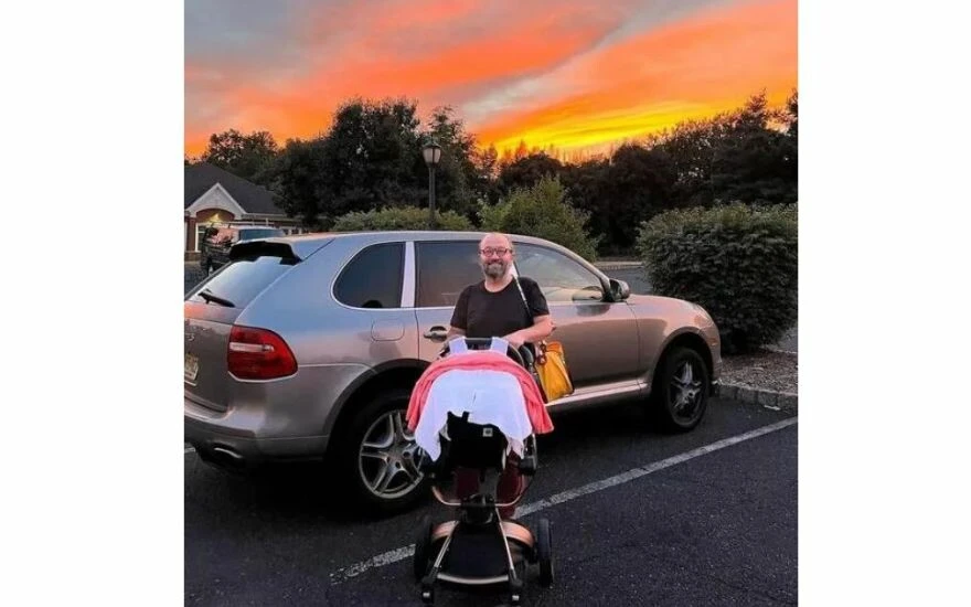 ABD’ye yerleşen ünlü oyuncu lüks aracını tanıttı! “Umarım linç yemem”