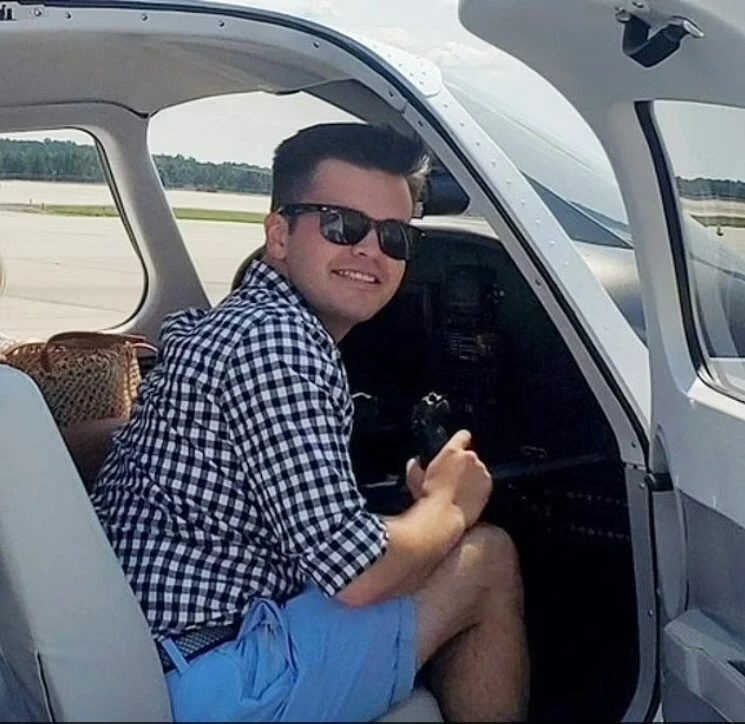 İniş esnasında uçağa zarar veren yardımcı pilot özür dileyip atladı felaket yaşandı