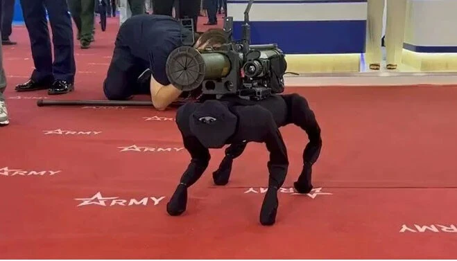 Rusya roketatar taşıyan robot köpeği tanıttı! İddiaların ardı arkası kesilmedi
