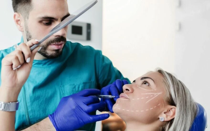 Uzmanlar uyarıyor: Botokslular uçak seyahati yapmasın!