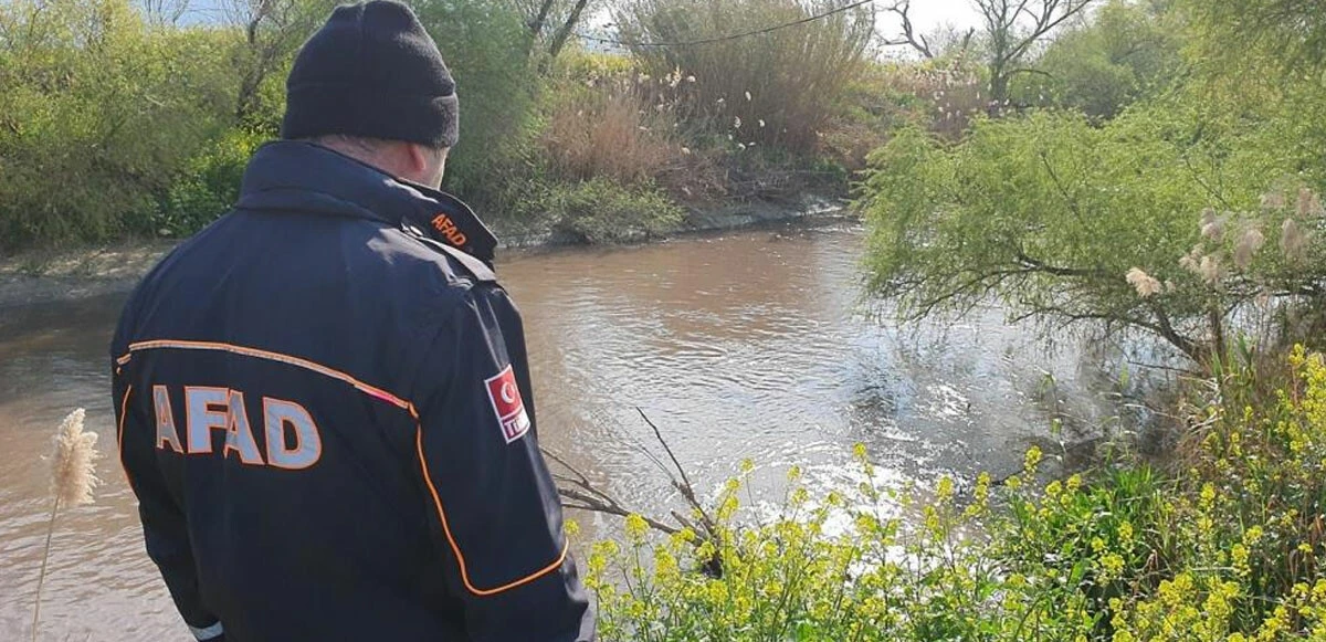 Serinlemek için atıyla nehre girdi! Eyer ters dönünce suya düşüp kayboldu