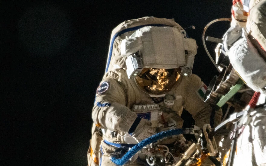 Rus kozmonatların uzay yürüyüşüne kıyafet engeli