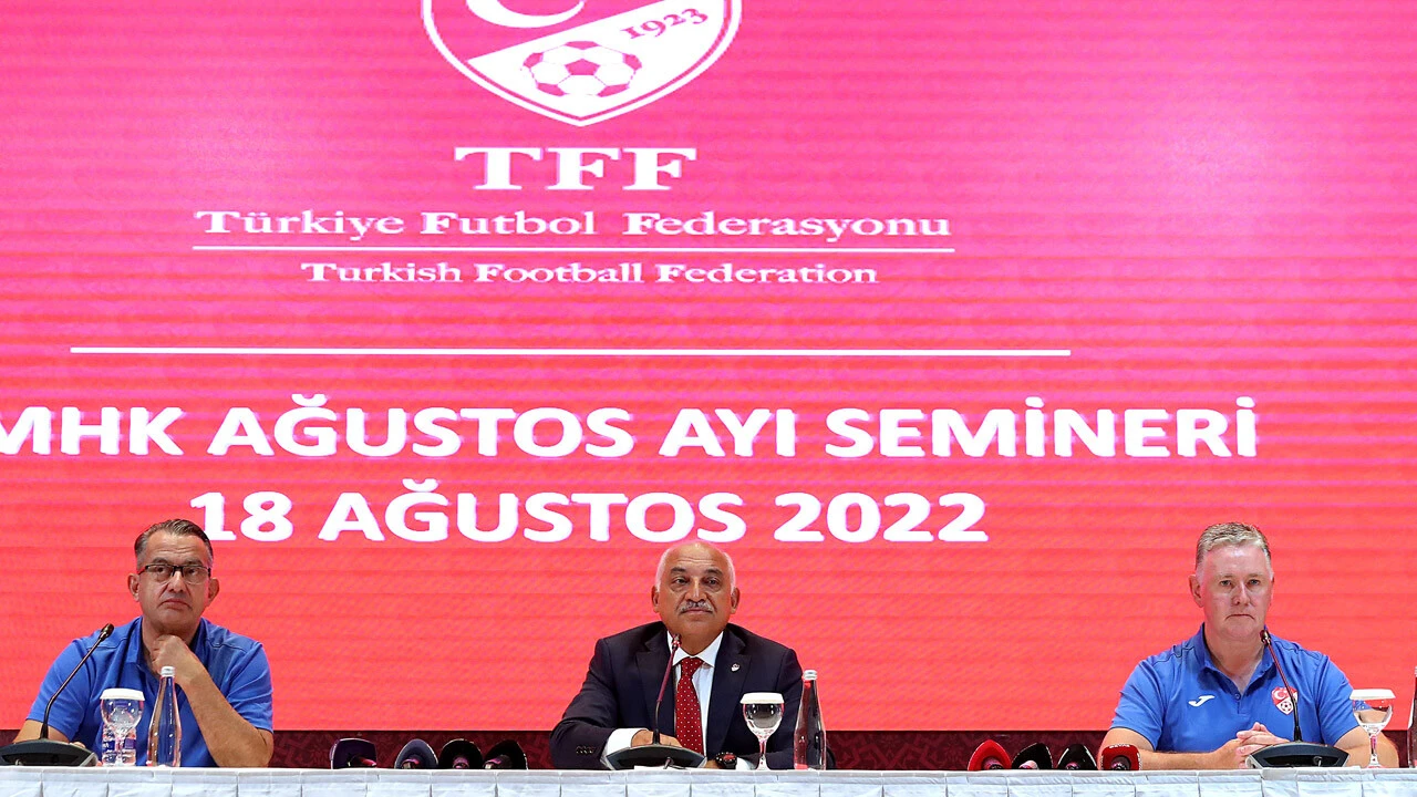 Beşiktaş taraftarından TFF Başkanı Mehmet Büyükekşi'nin açıklamalarına tepki!