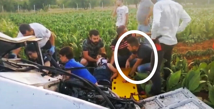 Gaziantep’te kazazedelere yardım ederken hayatını kaybeden İHA muhabiri Muhammet Abdulkadir Esen 3 yıl önce de bir kazaya yardım etmişti! İşte yürekleri sızlatan o görüntüler