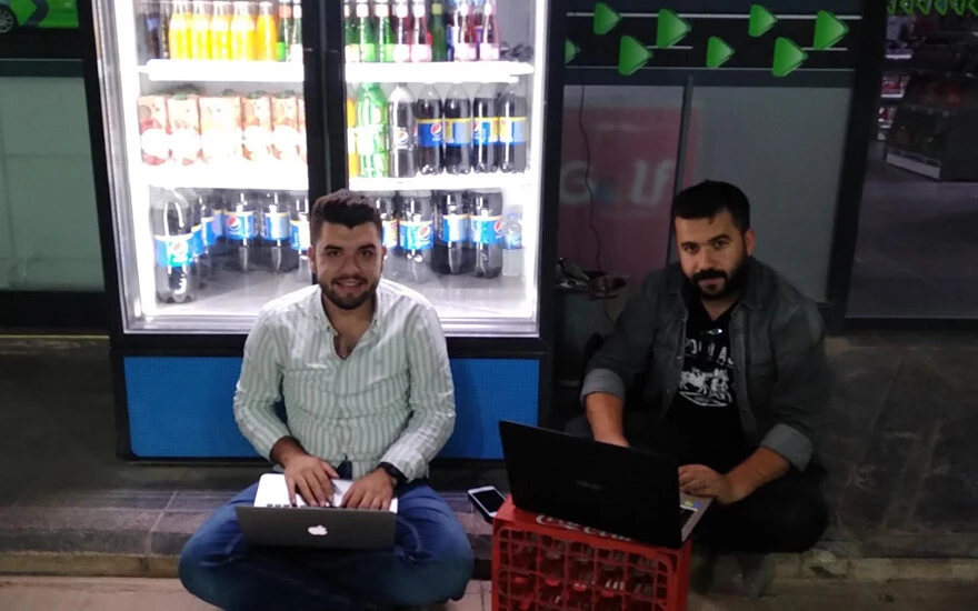 Gaziantep’te kazazedelere yardım ederken hayatını kaybeden İHA muhabiri Muhammet Abdulkadir Esen 3 yıl önce de bir kazaya yardım etmişti! İşte yürekleri sızlatan o görüntüler