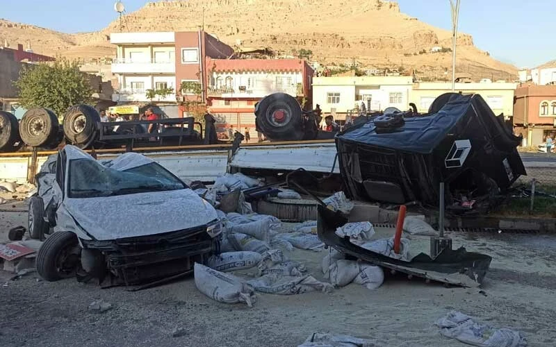 Son dakika! Mardin’de freni patlayan tır kalabalığa daldı: Çok sayıda ölü ve yaralı var