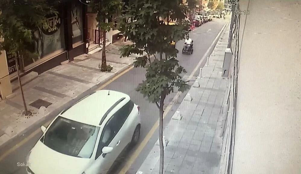 Vicdansız sürücü engelli vatandaşı ezip kaçtı! Dehşet anları kamerada