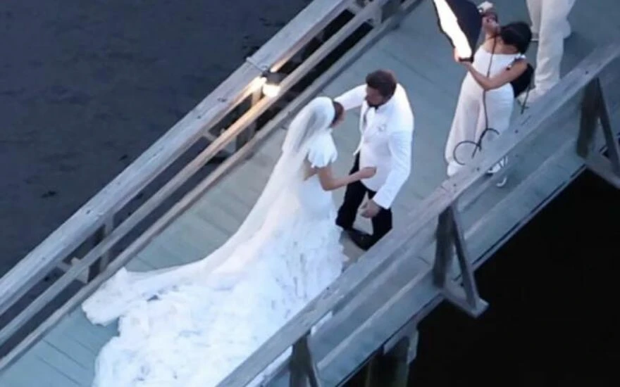 Jennifer Lopez’in düğününden ilk kareler geldi! İşte Ben Affleck ve Jennifer Lopez’in masal düğünü