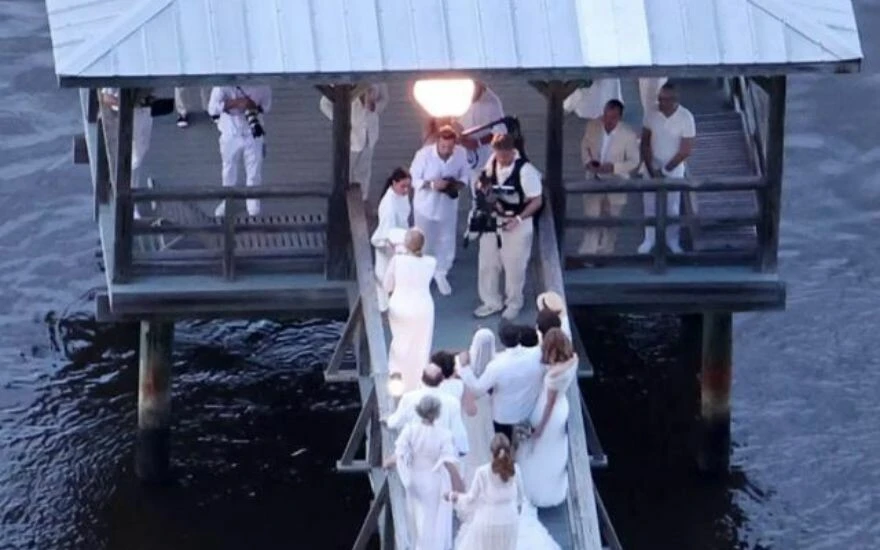 Jennifer Lopez’in düğününden ilk kareler geldi! İşte Ben Affleck ve Jennifer Lopez’in masal düğünü