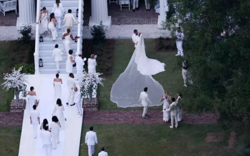 Jennifer Lopez’in düğününden ilk kareler geldi! İşte Ben Affleck ve Jennifer Lopez’in masal düğünü