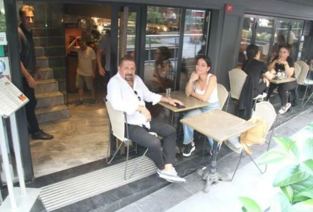 34 yaş küçük eşiyle görüntülenen Erman Toroğlu'ndan ilginç yorum: “Ben o parayı lahmacuna vermem”