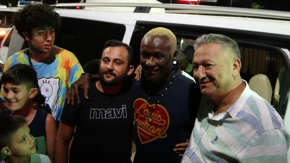 Yattara futbola geri döndü! Davul zurnayla karşılandı: İşte yeni takımı