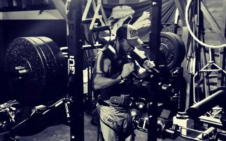 Tom Hardy savaş gazisi rakibini yenerek altın madalya kazandı