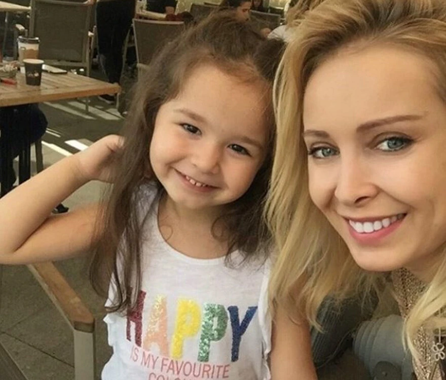 İbrahim Tatlıses'in Kızı Elif Ada Kimdir, Sağlık Durumu Nasıl? İbrahim Tatlıses ve Kızı Trafik Kazası Geçirdi!