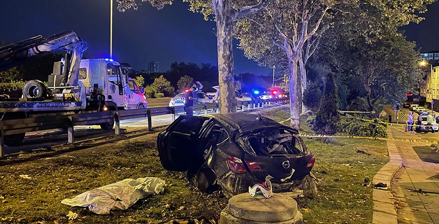 Esenler TEM’de feci kaza! 5 kişi hayatını kaybetti, 1 kişi ağır yaralandı