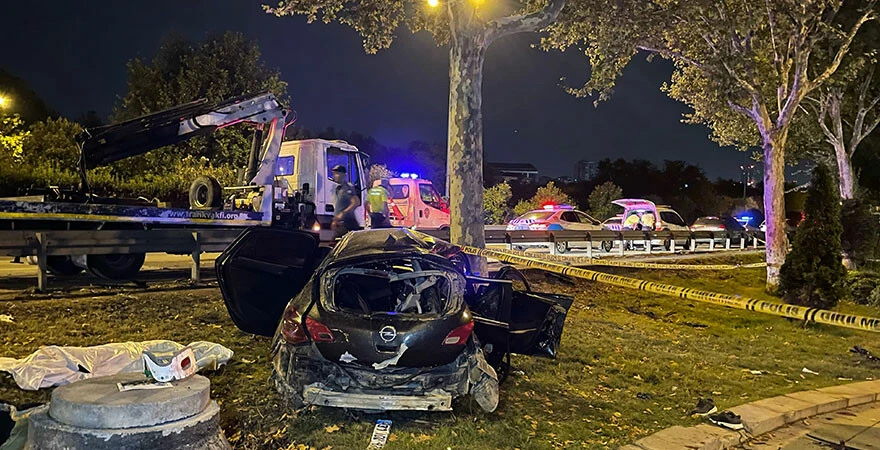 Esenler TEM’de feci kaza! 5 kişi hayatını kaybetti, 1 kişi ağır yaralandı