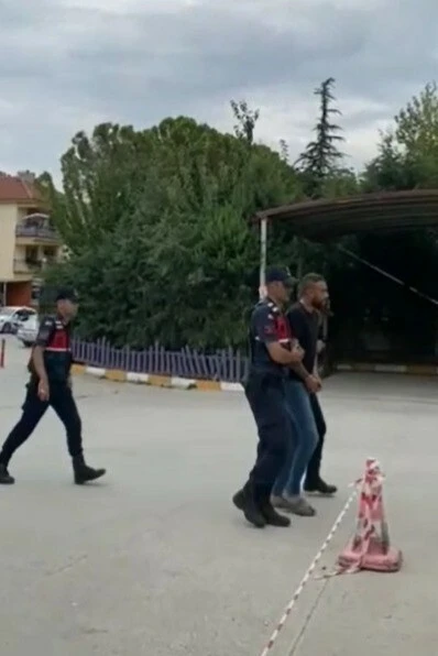 Komşularından çaldığı araçları satmaya çalışırken yakalandı