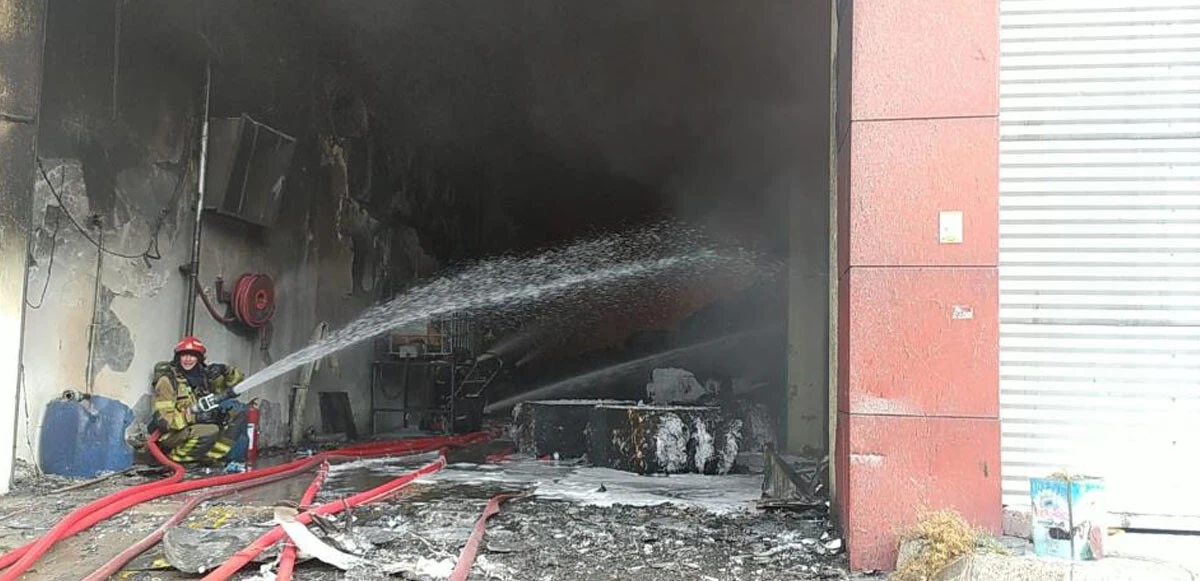 Son dakika! İplik fabrikası alevlere teslim oldu: Yangına müdahale devam ediyor