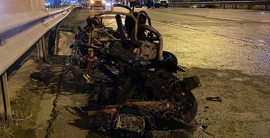 Kartal’da feci kaza! Motosiklet kamyonete çarptı: 2 kişi hayatını kaybetti