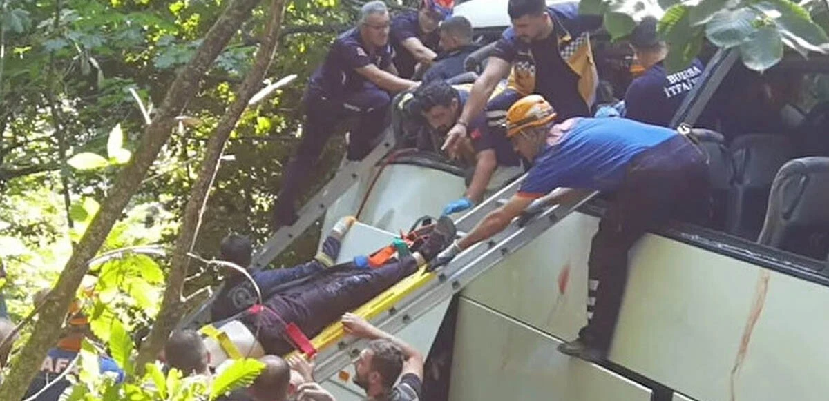 Son dakika! Bursa'da tur otobüsü devrildi: Ölü ve yaralılar var