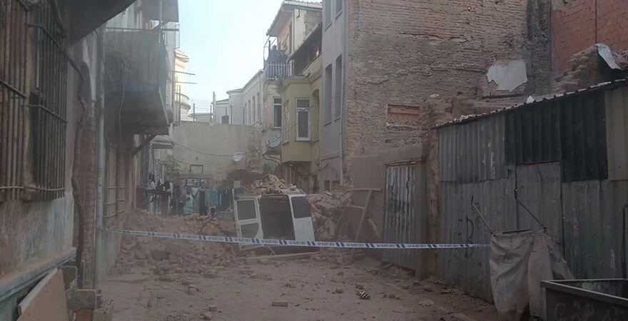 Son dakika: İstanbul Şişli'de bina çöktü! Facianın eşiğinden dönüldü