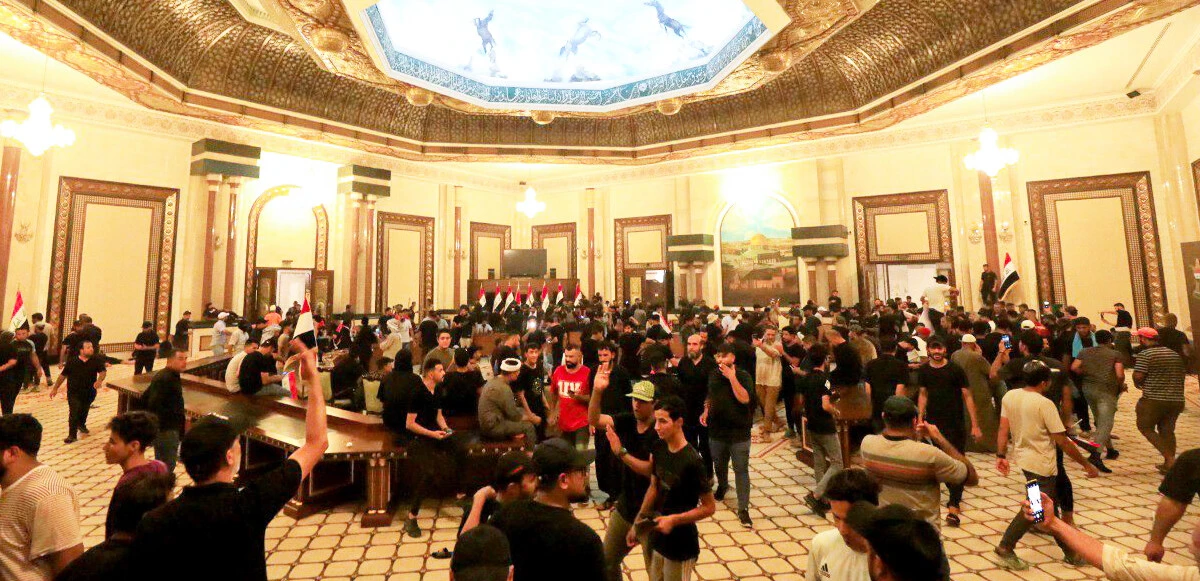 Irak'ta bir dönem kapandı! Irak'ta Şii lider Mukteda es-Sadr siyaseti bıraktı