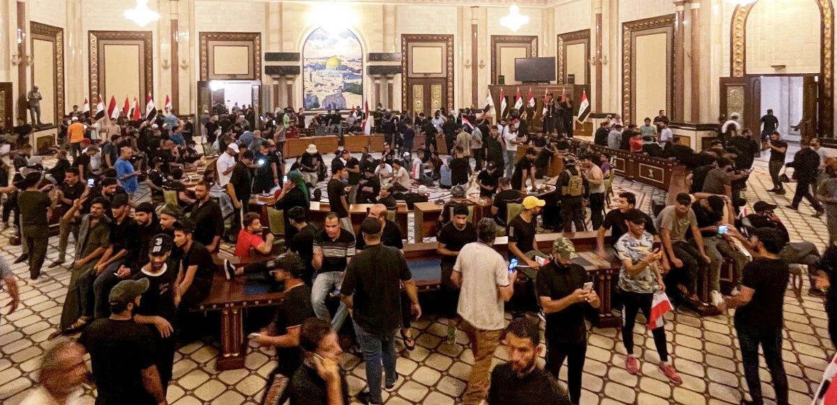 Irak'ta bir dönem kapandı! Irak'ta Şii lider Mukteda es-Sadr siyaseti bıraktı