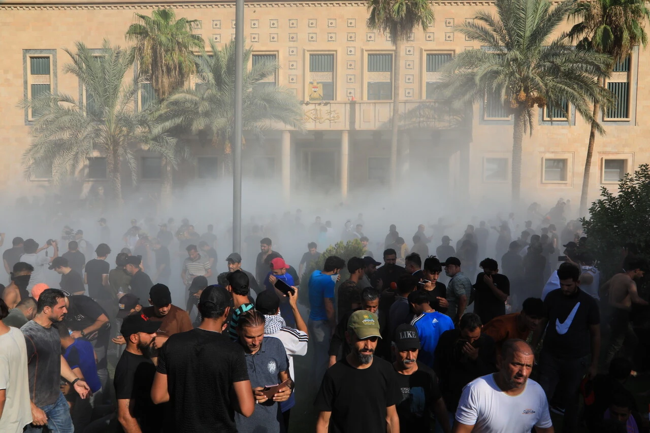 Son dakika! Irak'ta Sadr Grubu’nun askeri kanadı sokağa indi, Bağdat'ta çatışmalar şiddetlendi