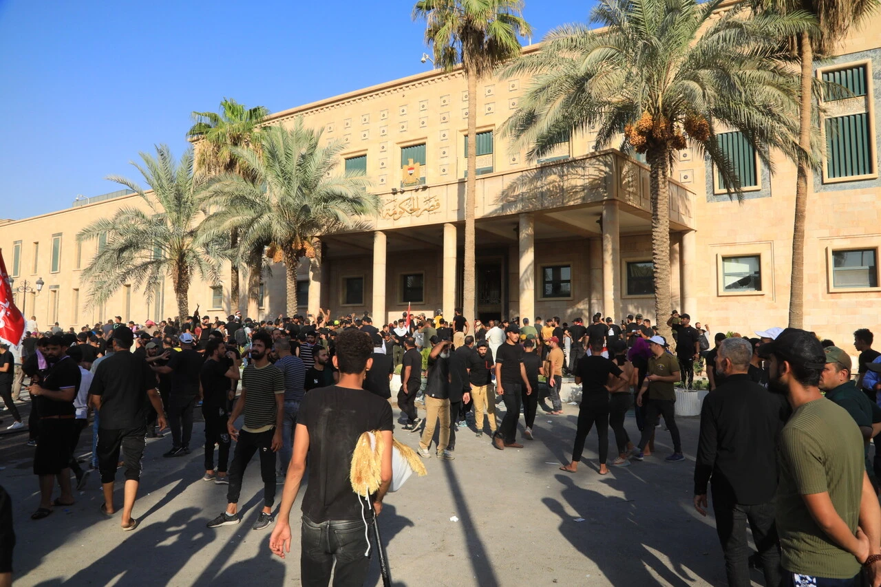 Son dakika! Irak'ta Sadr Grubu’nun askeri kanadı sokağa indi, Bağdat'ta çatışmalar şiddetlendi