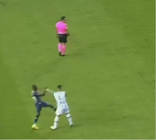 Konyaspor-Fenerbahçe maçına damga vuran pozisyon: Enner Valencia atıldı!