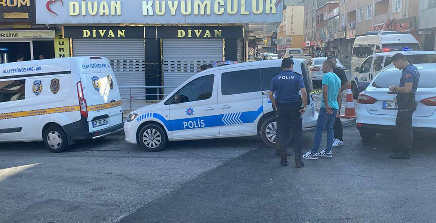 Gebze’de dehşet anları! Yabancı uyruklu şahıs Türk esnaf ve bir yabancıyı bıçakladı