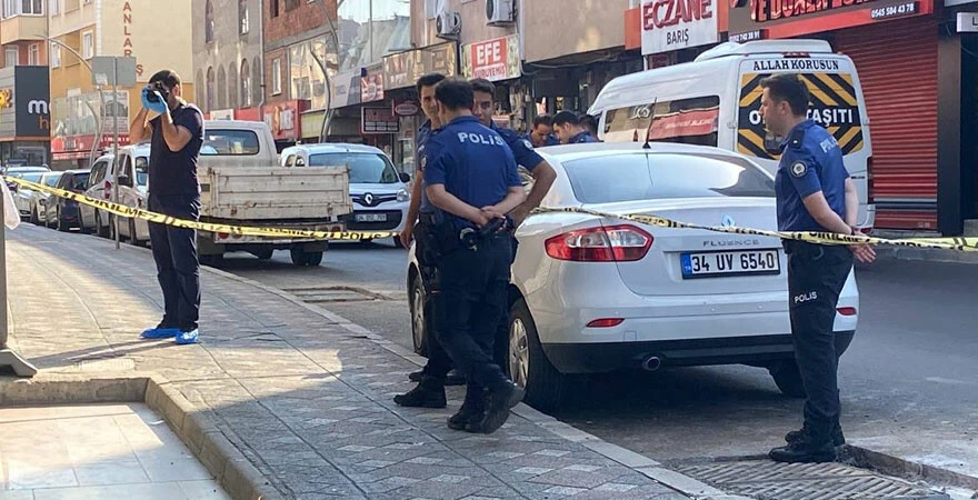 Gebze’de dehşet anları! Yabancı uyruklu şahıs Türk esnaf ve bir yabancıyı bıçakladı