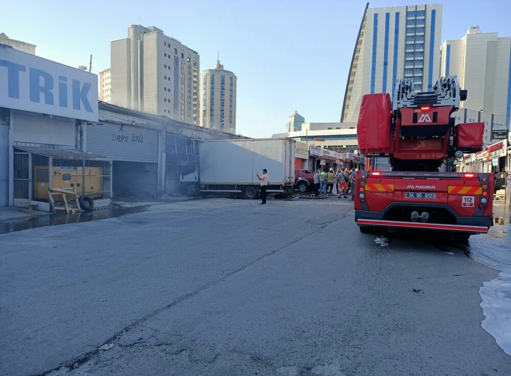 Beylikdüzü'nde kimya fabrikasında korkutan patlama
