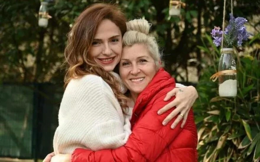 Sinem Uslu’nun en acı günü: Annesi hayata gözlerini yumdu