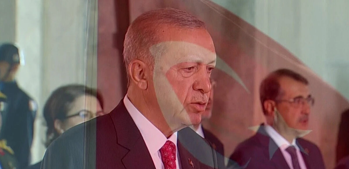 Devlet erkanı Anıtkabir'de: Erdoğan Anıtkabir Özel Defteri'ni imzaladı