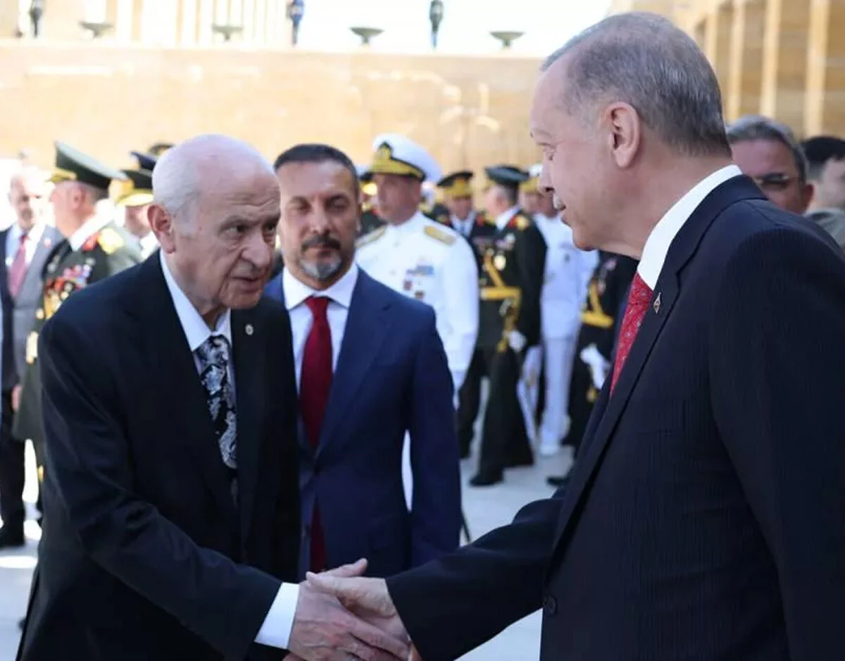 Devlet erkanı Anıtkabir'de: Erdoğan Anıtkabir Özel Defteri'ni imzaladı