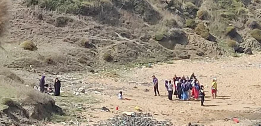 Kadınlar plajına erkek cankurtaran! Boğulma tehlikesi ortaya çıkardı, kadınlar isyan etti