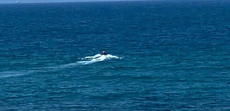 Kadınlar plajına erkek cankurtaran! Boğulma tehlikesi ortaya çıkardı, kadınlar isyan etti