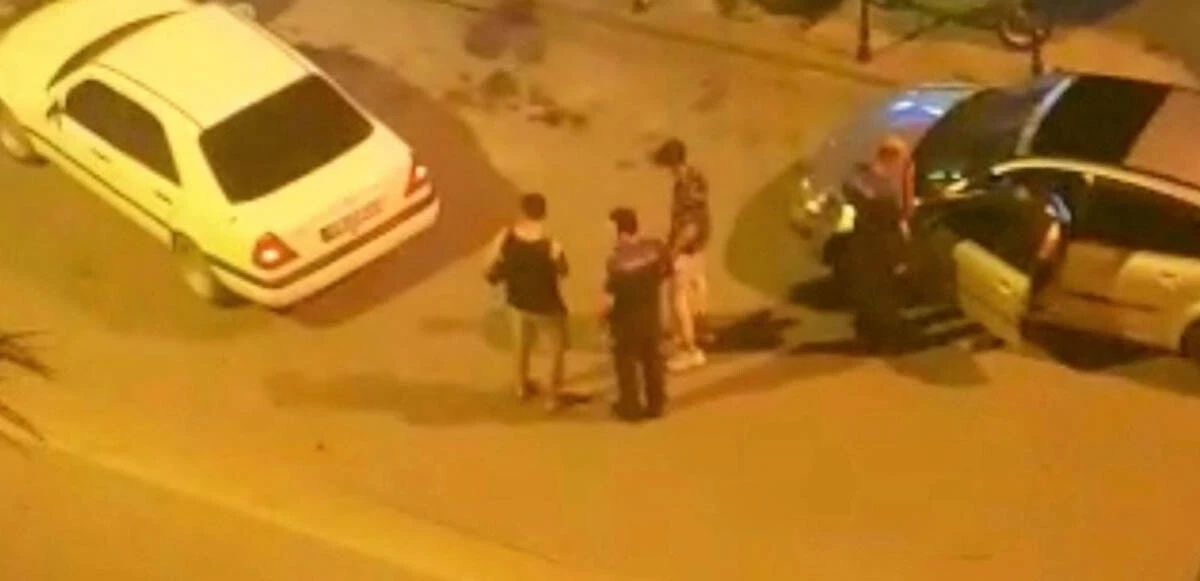 Alkollü sürücü dehşet saçtı! Bıçak çekti, hakaretler savurdu ardından polis aracına kafa attı