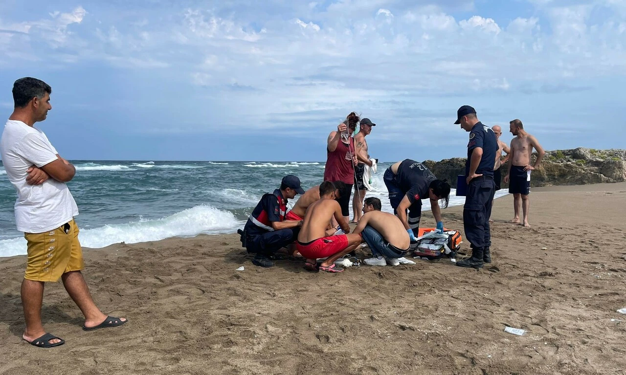 Yasaklı denizde can pazarı: Biri boğuldu, birinin hayati tehlikesi var