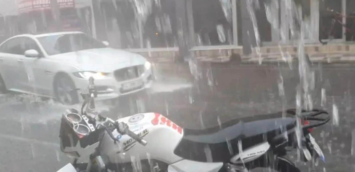 Beklenen sağanak etkisini gösterdi: Tekirdağ'da cadde ve sokaklar göle döndü