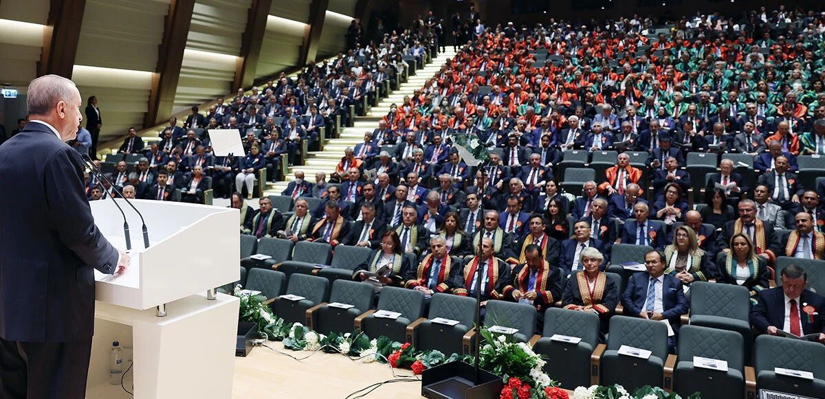 Cumhurbaşkanı Erdoğan'dan yargı üzerindekii oyunlara sert tepki: Bu rezilliğe asla izin vermeyeceğiz