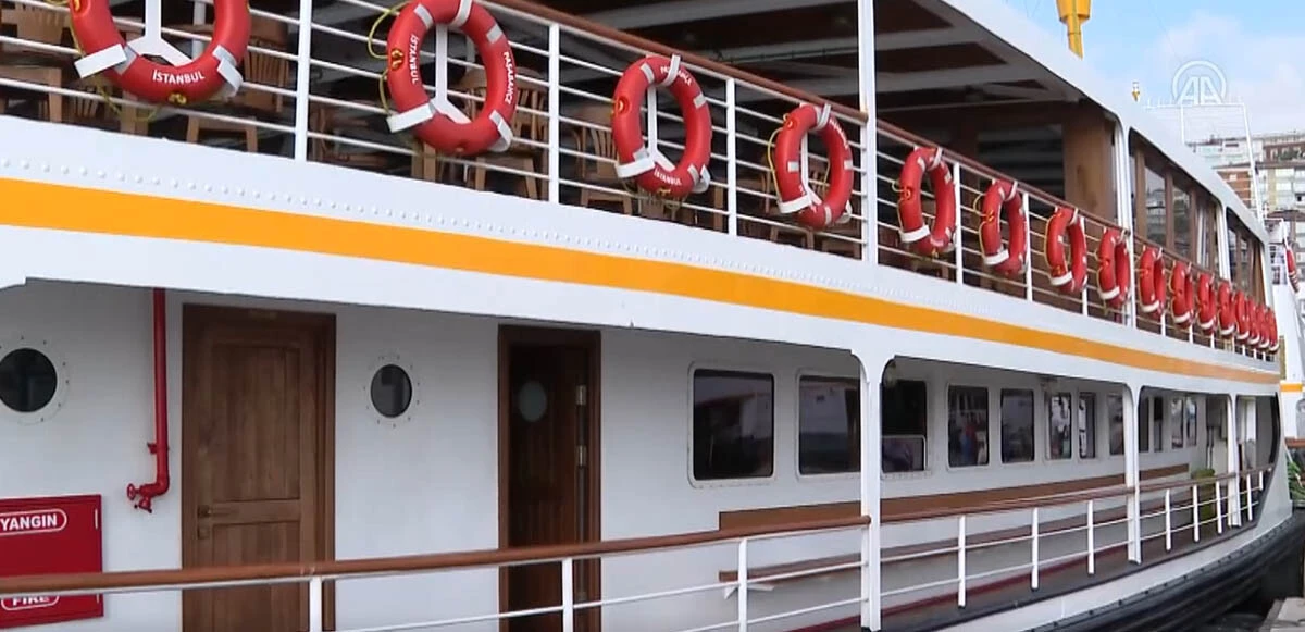 Tarihi Paşabahçe Vapuru seferlerine yeniden başladı: Yolcular alkışlarla indi