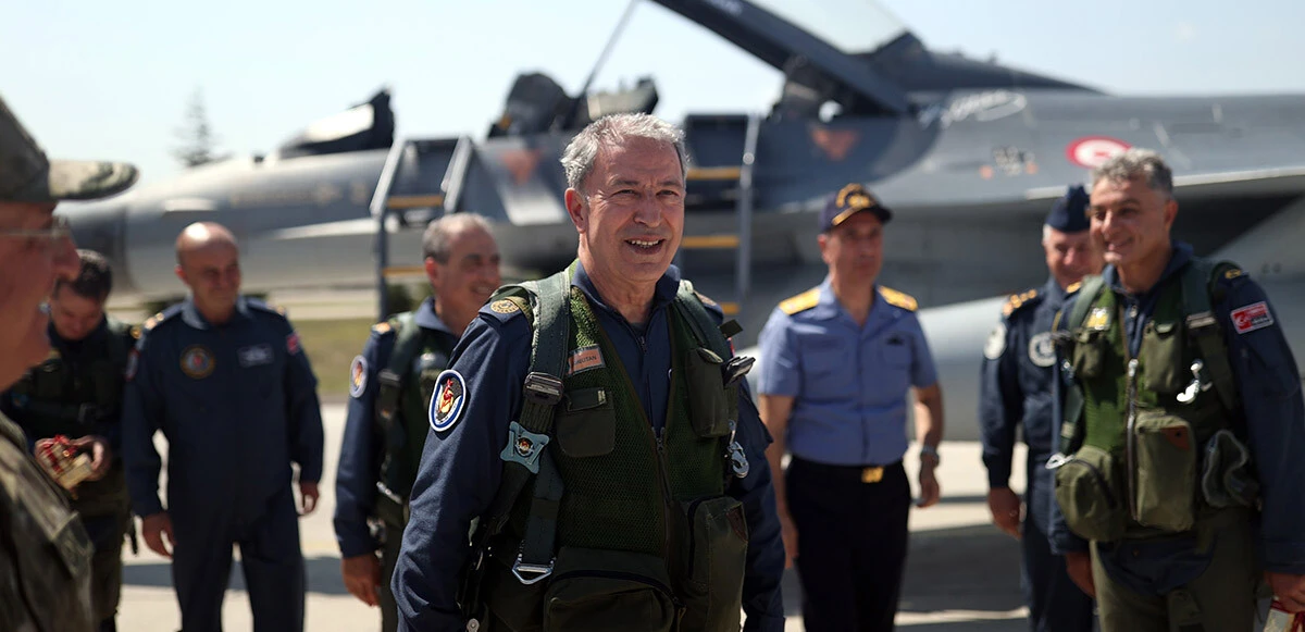 Bakan Akar'dan F-16 kokpitinden Yunanistan'a gövde gösterisi: Mücadelemize Çanakkale ruhu ile devam edeceğiz