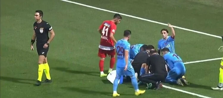 Trabzonspor'da sakatlık şoku: Sedyeyle kenara geldi!