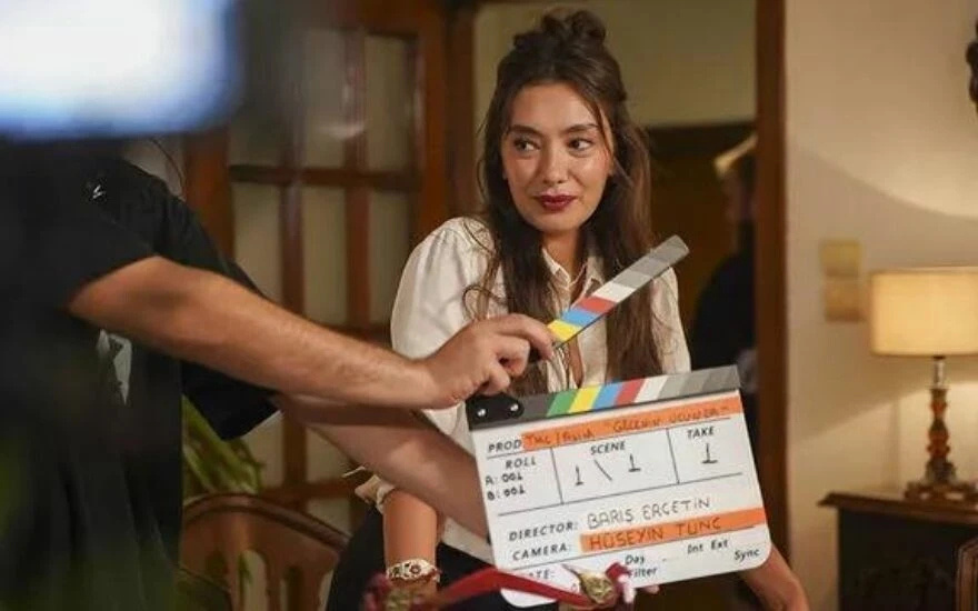 Ünlü çift yine bir romandan uyarlanan diziyle ekranlara dönüyor: İşte ilk fragman