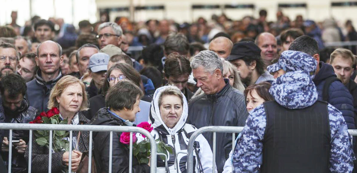 Gorbaçov görkemli veda: Yüz binler akın etti
