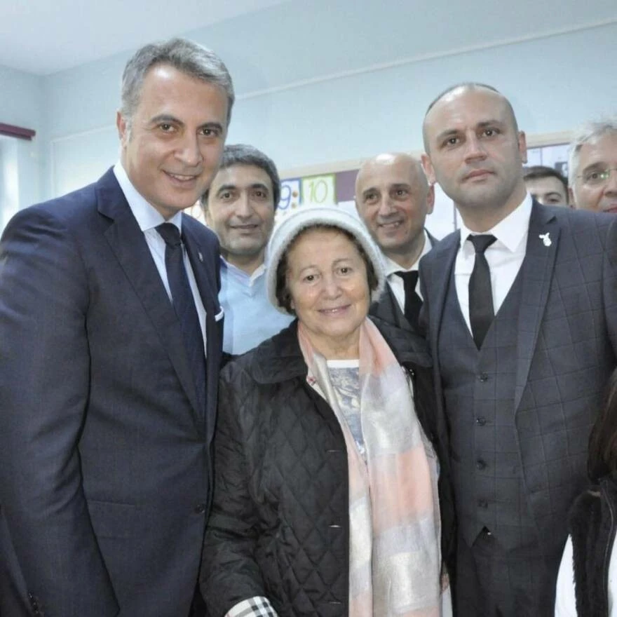 Beşiktaş eski başkanı Fikret Orman'ın acı kaybı: Annesi Nuran Orman vefat etti