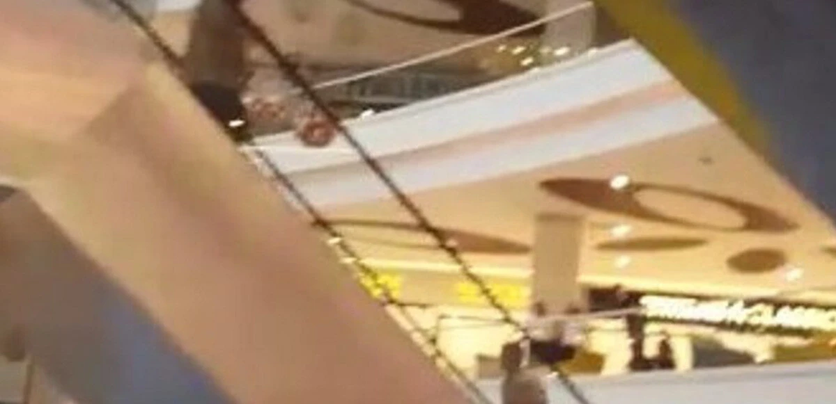 Kastamonu’da 'evlerinizden çıkmayın' uyarısı! Yarım saatlik yağmur hayatı felç etti, AVM çatısı çöktü